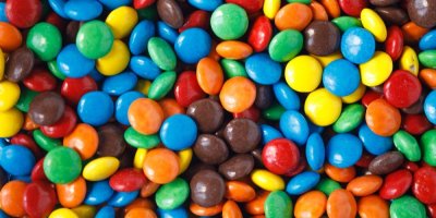 Spousta různobarevných lentilek