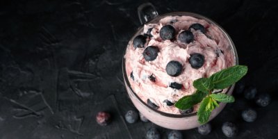 Zmrzlina s borůvkami a mátou