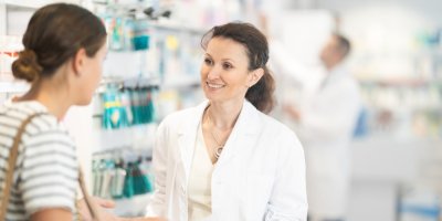 Lékárnice vydává léky