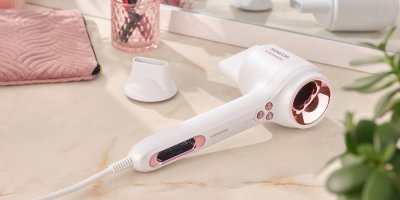 Bílý fén Sencor Artemiss s růžovými prvky