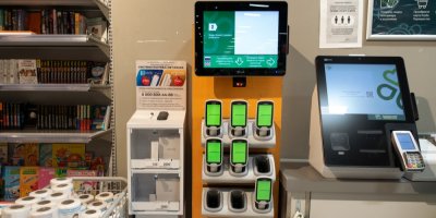 Stanice se skenery v supermarketu