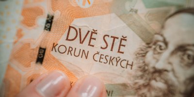 Dvě stě korun českých