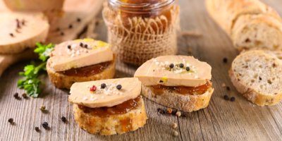 Paštika z husích jater na bagetě