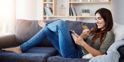 Zákazníci si oblíbili nakupování online, nejraději mají doručení balíčků do výdejních boxů