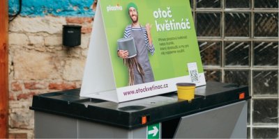 Zelená cedule projektu Otoč květináč