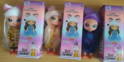 3 panenky s krabičkami