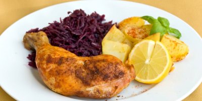 Pečené kuře se zelím a bramborem