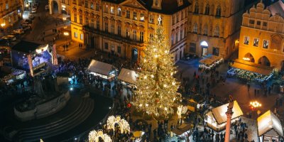 Vánoční trhy v Praze svrchu
