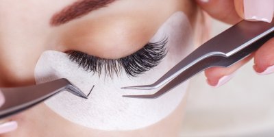 Proces prodlužování řas