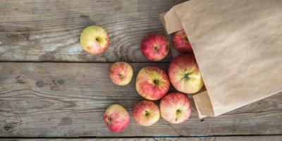 Jablka v papírovém sáčku