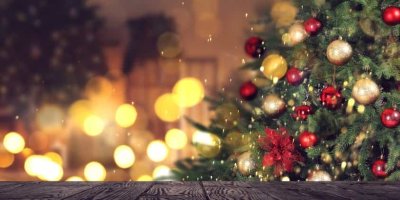 Vánoční stromeček, v pozadí světla