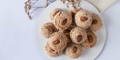 Mandlové pusinky na talíři