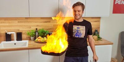 Martin Škoda flambuje v kuchyni