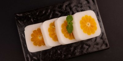 Bílý pudink s mandarinkou uprostřed