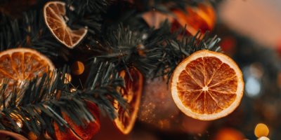 Sušené pomeranče na vánočním stromku