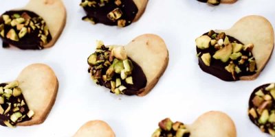 Pistáciová srdíčka s kousky pistácie