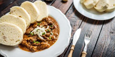 Guláš s knedlíkem