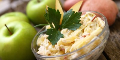 Mistička bramborového salátu, jablka