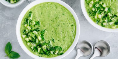 Brokolicová polévka v misce