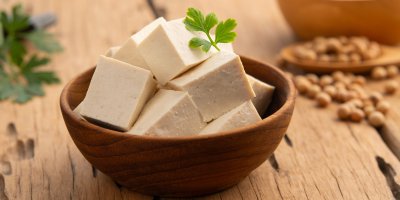 Tofu v dřevěné misce