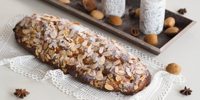 Domácí vánočka s plátky mandlí od Romany Böhmové