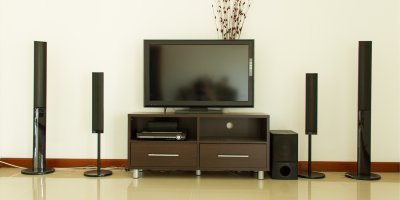 Domácí kino s reproduktory