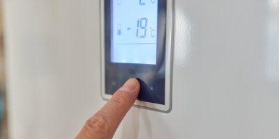 Ovládání dotykového displeje na lednici