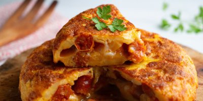 Bramborová omeleta s klobásou