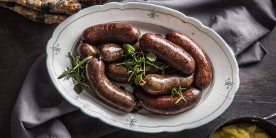 Tlíř plný jitrnic