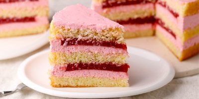 Jahodový dort s piškotovým korpusem