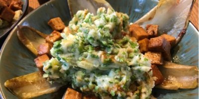 Kaše s okřehkem na talíři