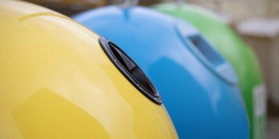 Detail popelnic na tříděný odpad