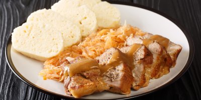 Vepřové se zelím a knedlíkem