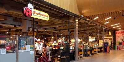Interiér polského obchodu Biedronka