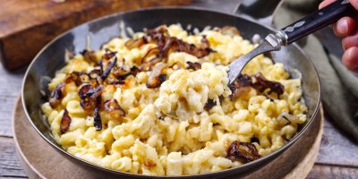 Špecle se sýrovou omáčkou