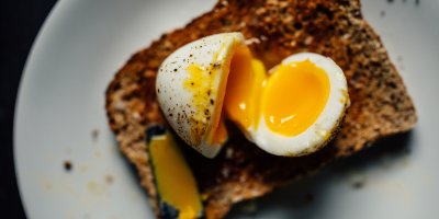 Vejce naměkko na chlebu