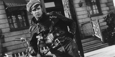 Marlon Brando v Leviskách ve filmu Divoch