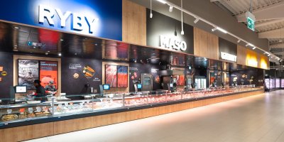 Obslužné pulty s rybami, masem a uzeninami