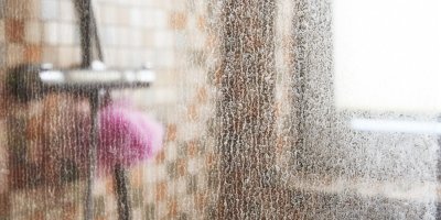 Vodní kámen na skle