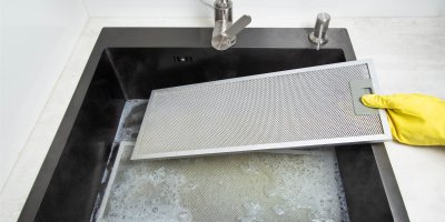 Umývání filtru digestoře