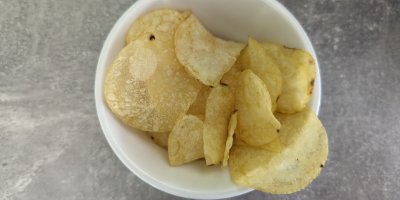 Bohemia Chipsy v bílé misce