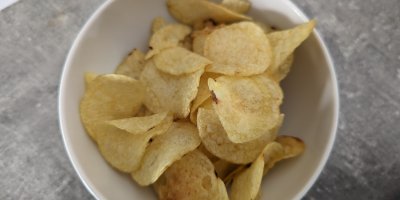 Lay's chipsy v misce