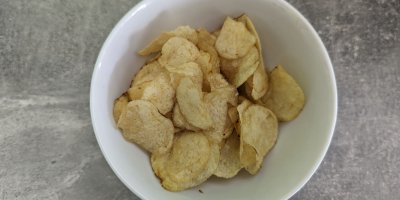 Staročeské brambůrky v bílé misce