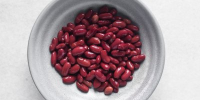 Červené fazole v misce