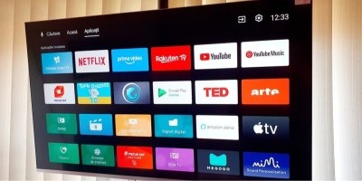 Nabídka aplikací na obrazovce chytré televize 