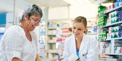 Dvě ženy v lékárně