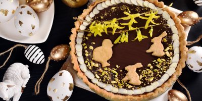 Jarní koláč se zlatým déštěm