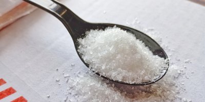 Glutamát sodný na lžičce