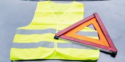 Reflexní vesta a výstražný trojúhleník