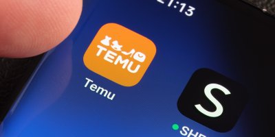 Mobil s aplikací Temu a Shein